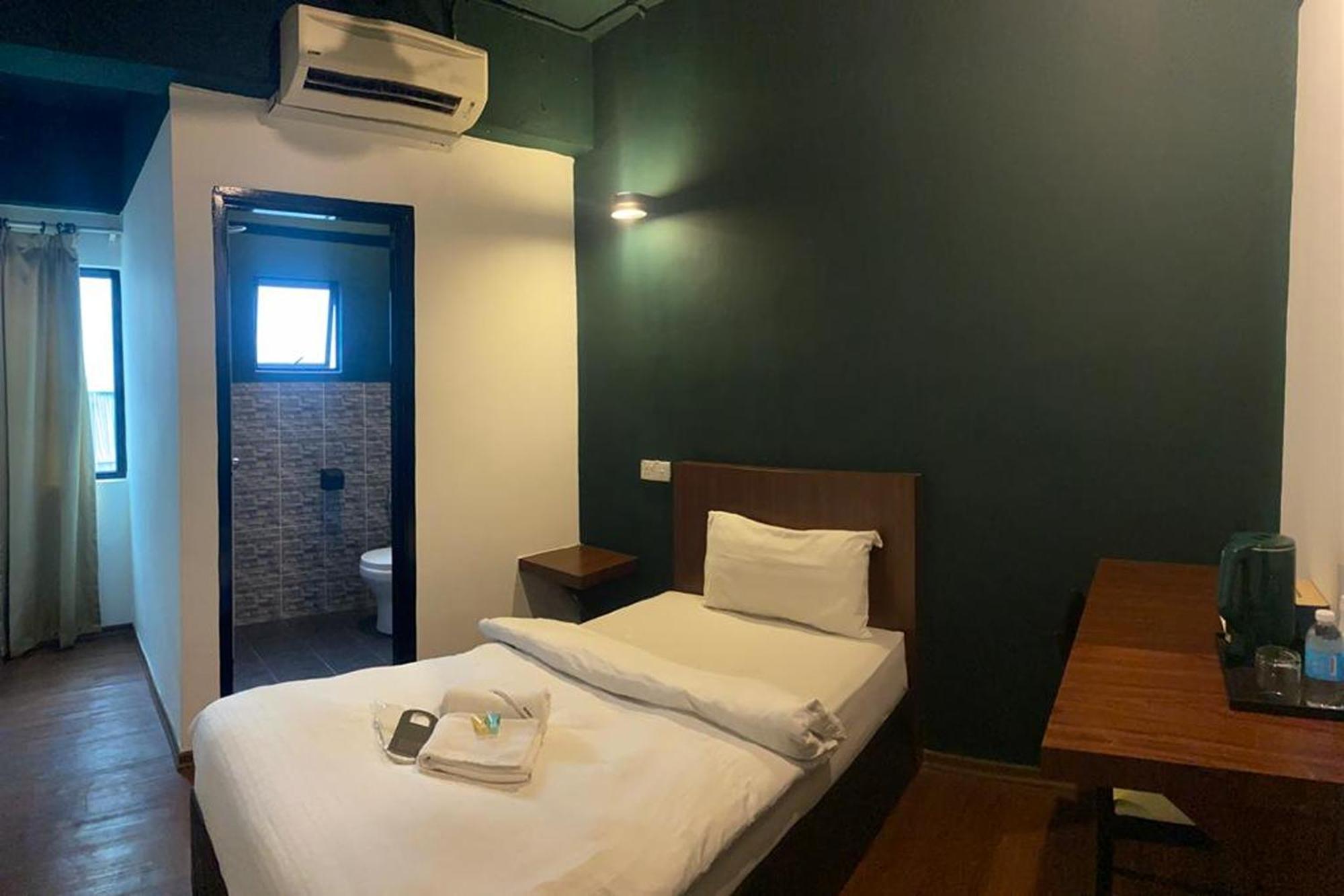 Room V At Kluang Parade Near Bus Stop Κλουάνγκ Εξωτερικό φωτογραφία